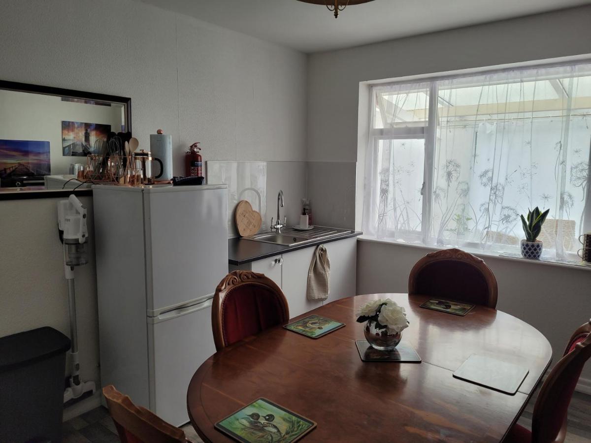 Sandy Retreat Worle Экстерьер фото